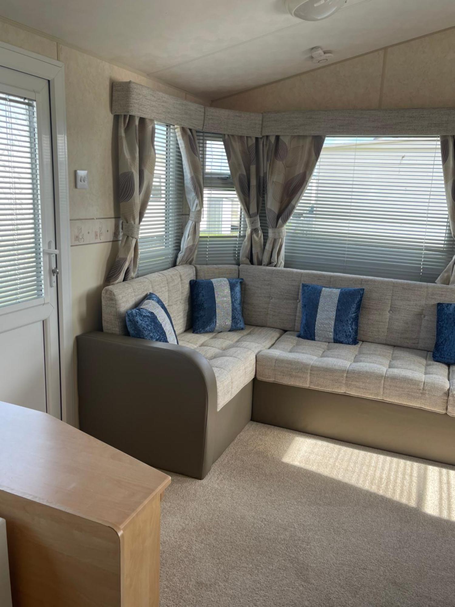 Blue 4 Caravan 6 Berth 3 Bedrooms Holiday home *