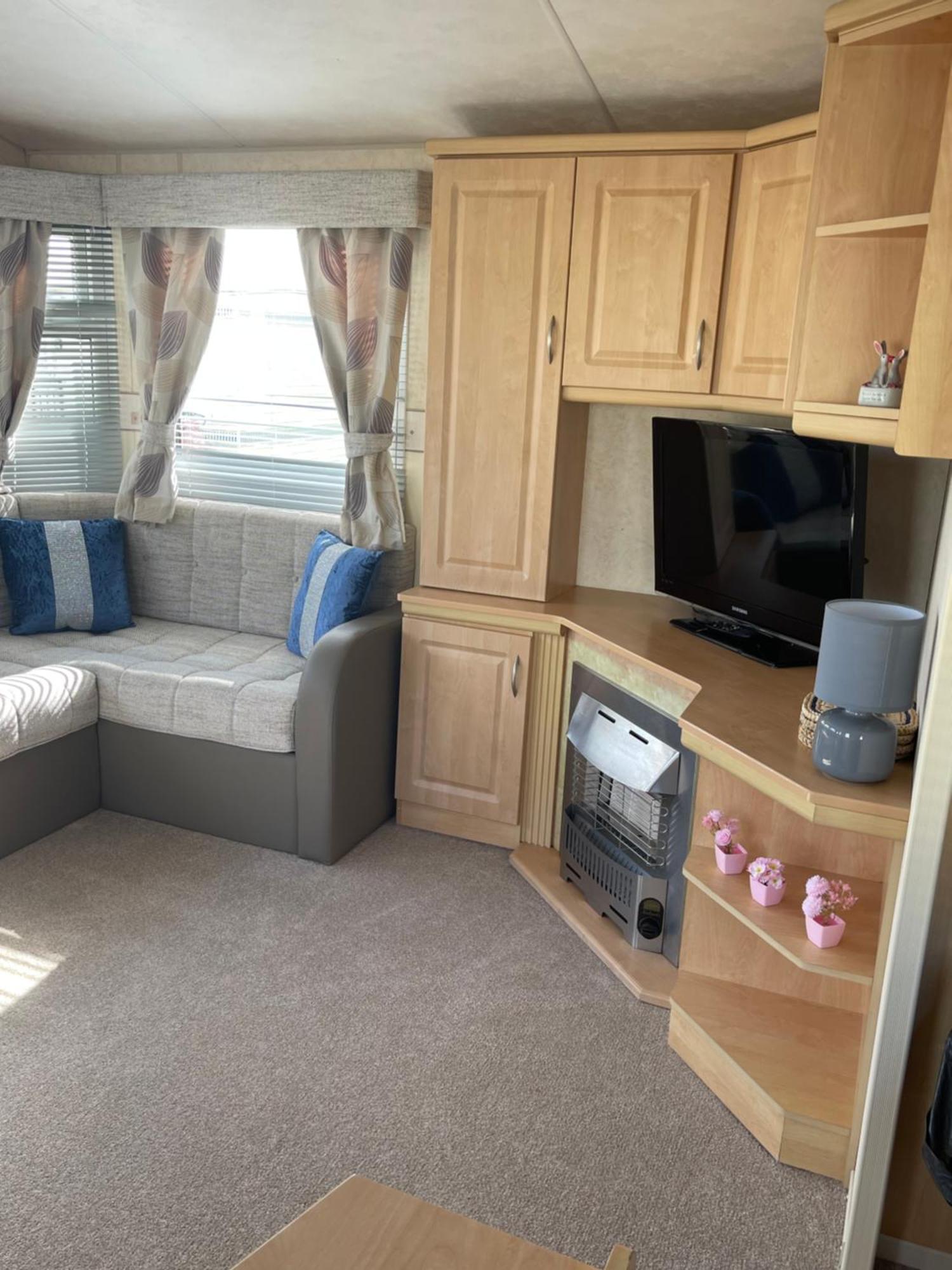 Blue 4 Caravan 6 Berth 3 Bedrooms Holiday home *