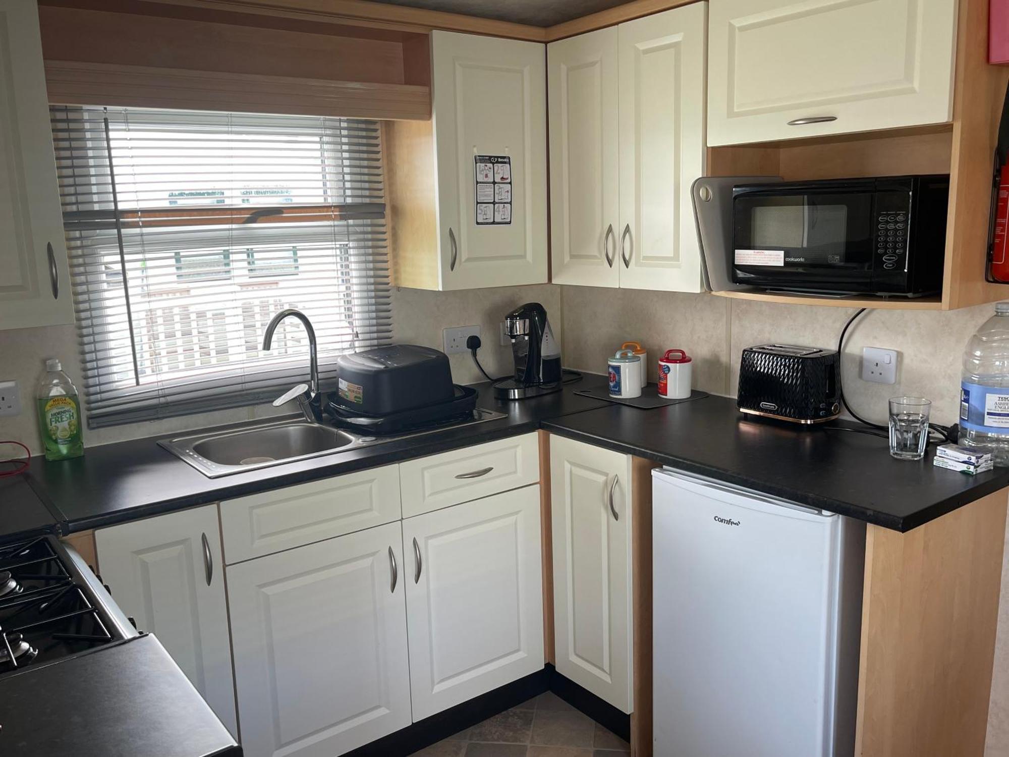 Blue 4 Caravan 6 Berth 3 Bedrooms Holiday home *