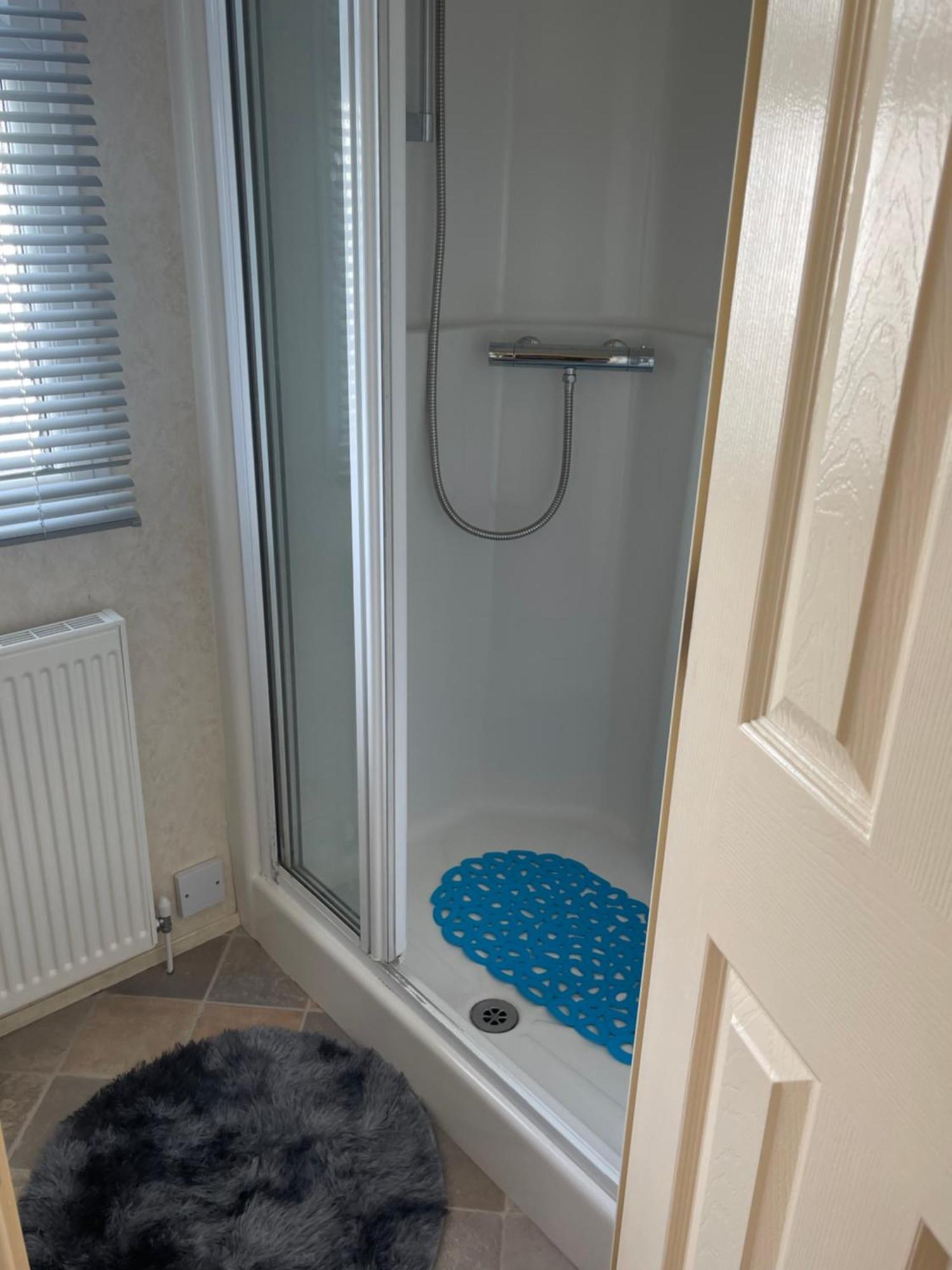 Blue 4 Caravan 6 Berth 3 Bedrooms Holiday home